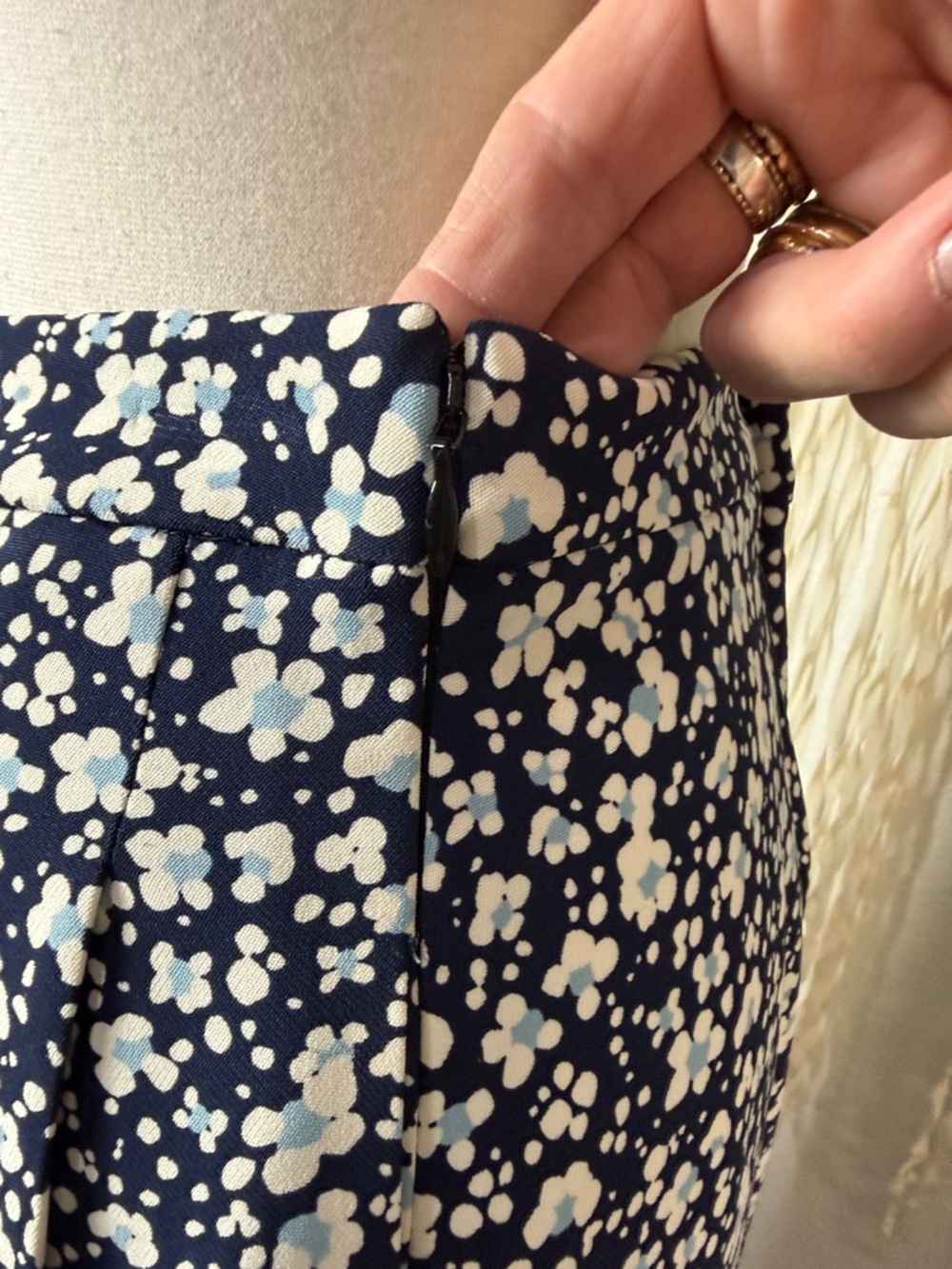 Boden Black & Blue Floral Midi Skirt with Pockets Size 4R - Picture 3 of 8